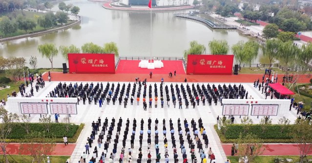 致敬城市榜樣，董事、總經(jīng)理楊冰榮登淄博榮耀廣場企業(yè)家光榮榜